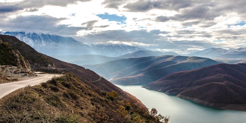 中山包装公司解析：如何通过标签印刷与包装盒定制，让奢侈品包装成为品牌价值放大器