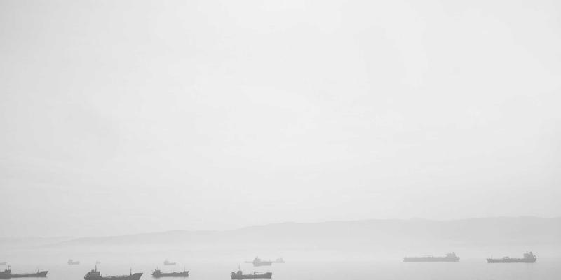 防静电包装材料在电子工业中的应用：从芯片到成品的关键保护策略与中山包装公司的标签印刷解决方案